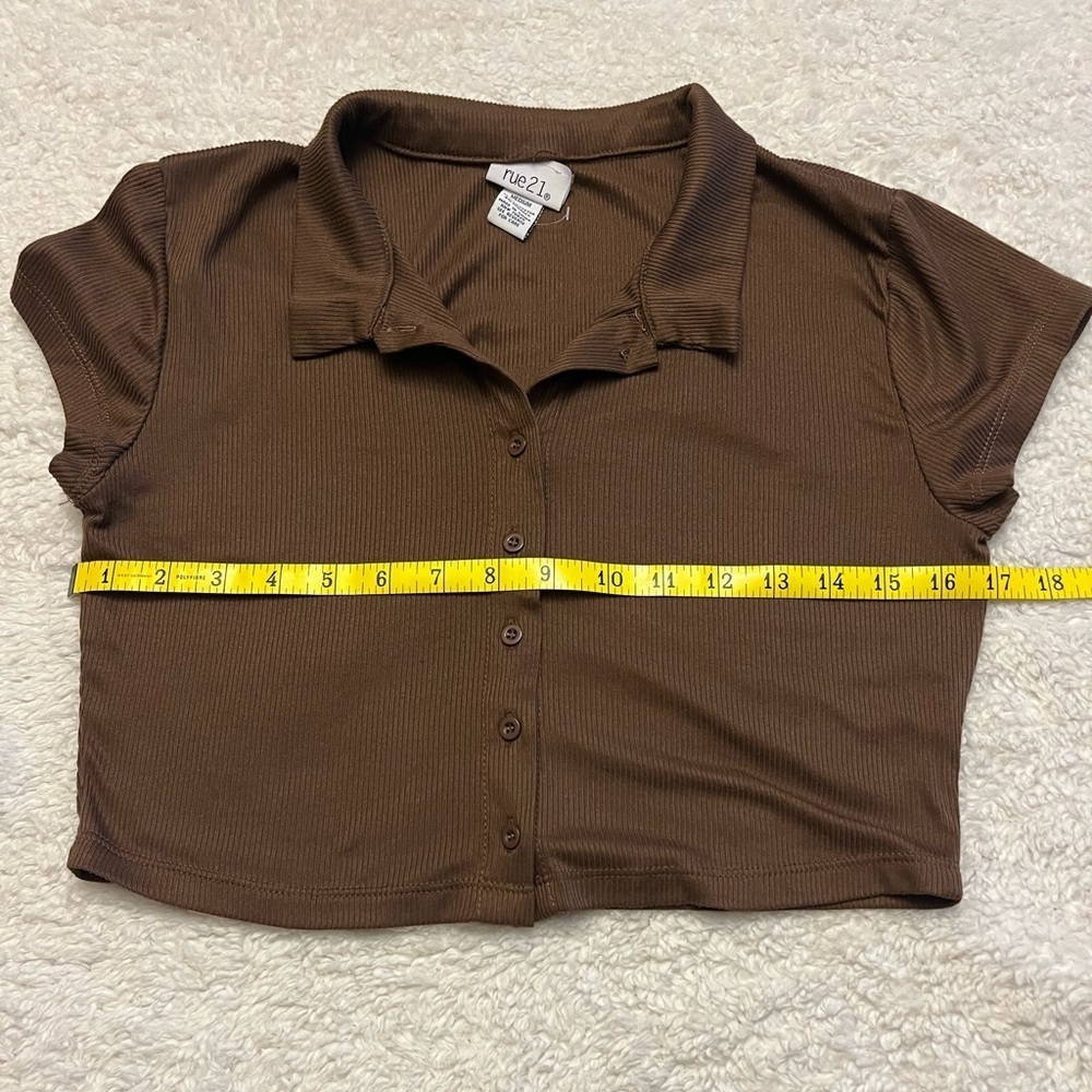 NWT Rue 21 Cropped Button Top - Picture 3 of 6